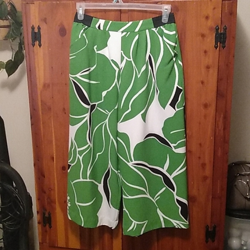 Worthington Women Lime, Black and white Capris Pants